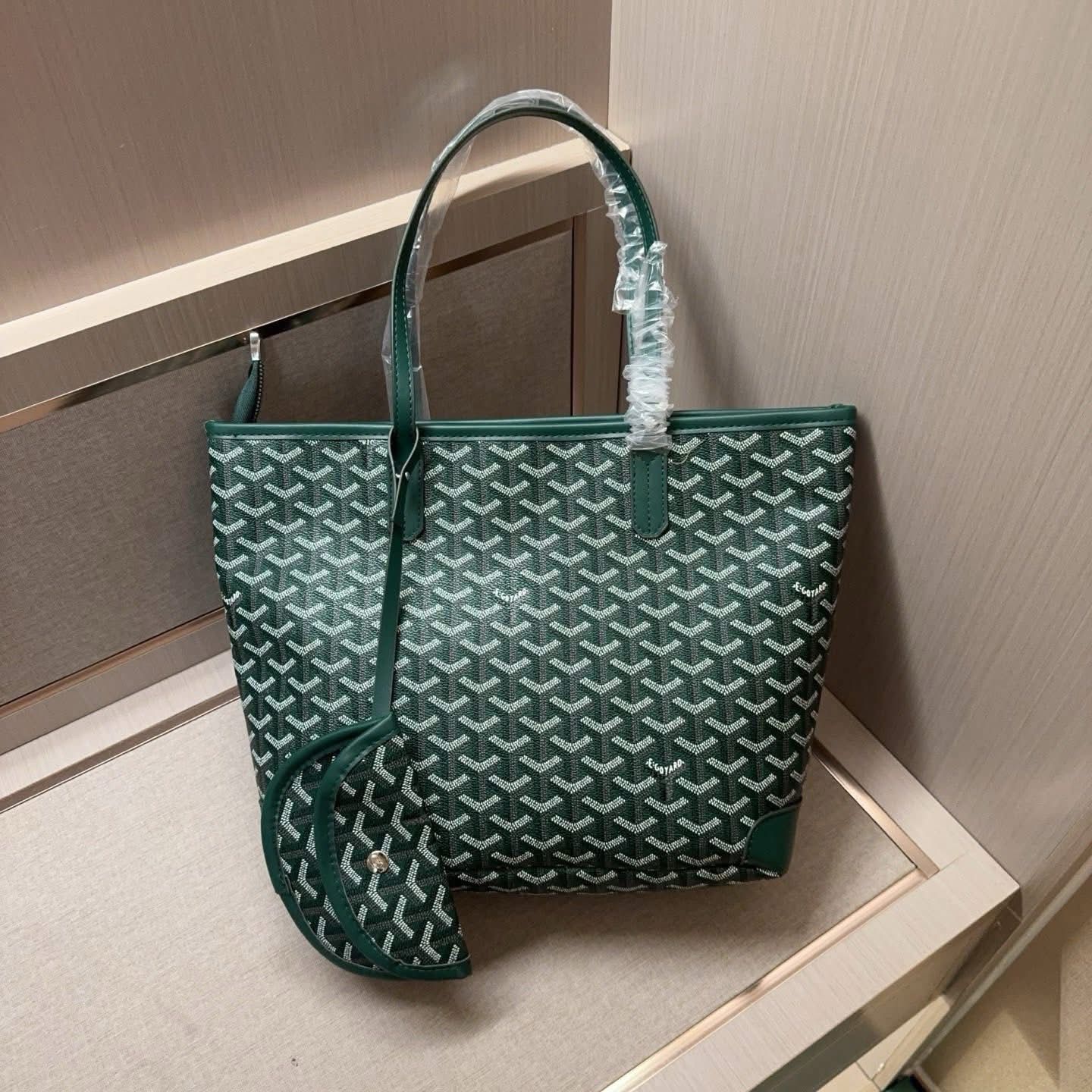 GOYARD 2 PCS SIGNATURE SET – LUXURY IN EVERY DETAIL