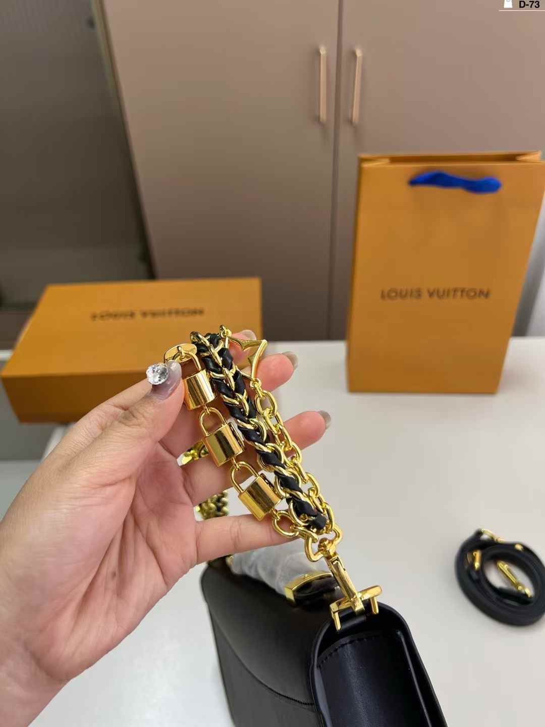 Louis Vuitton Capucines Wallet On Chain