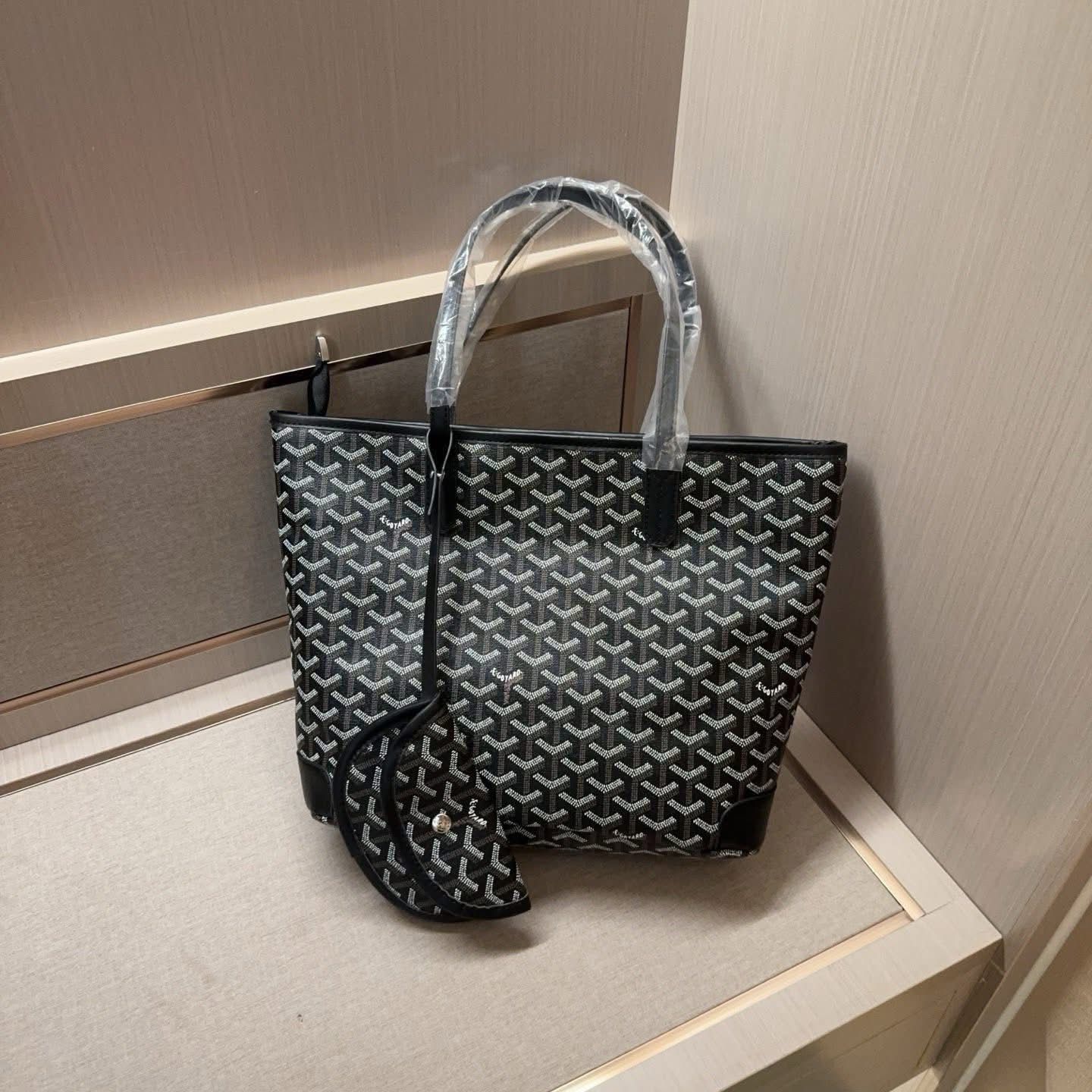 GOYARD 2 PCS SIGNATURE SET – LUXURY IN EVERY DETAIL