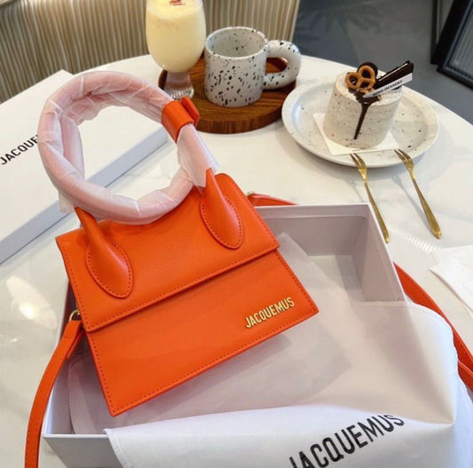 Jacquemus Le Chiquito Moyen hand bag